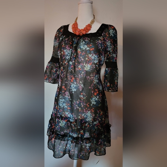 Dress - Picture 4 of 8